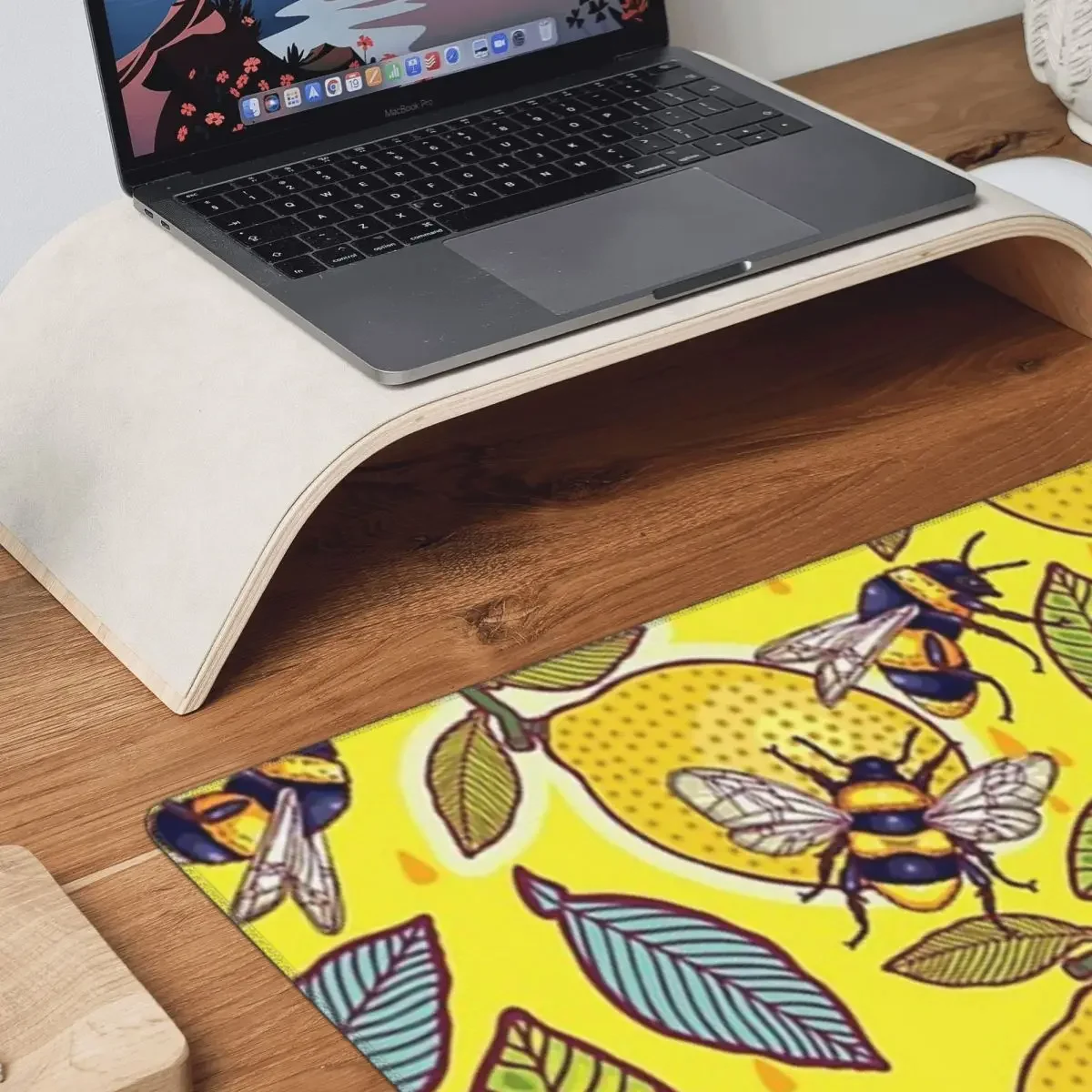 Amarelo limão e abelha jardim  - Yellow Laptop Accessories avaliação e preço